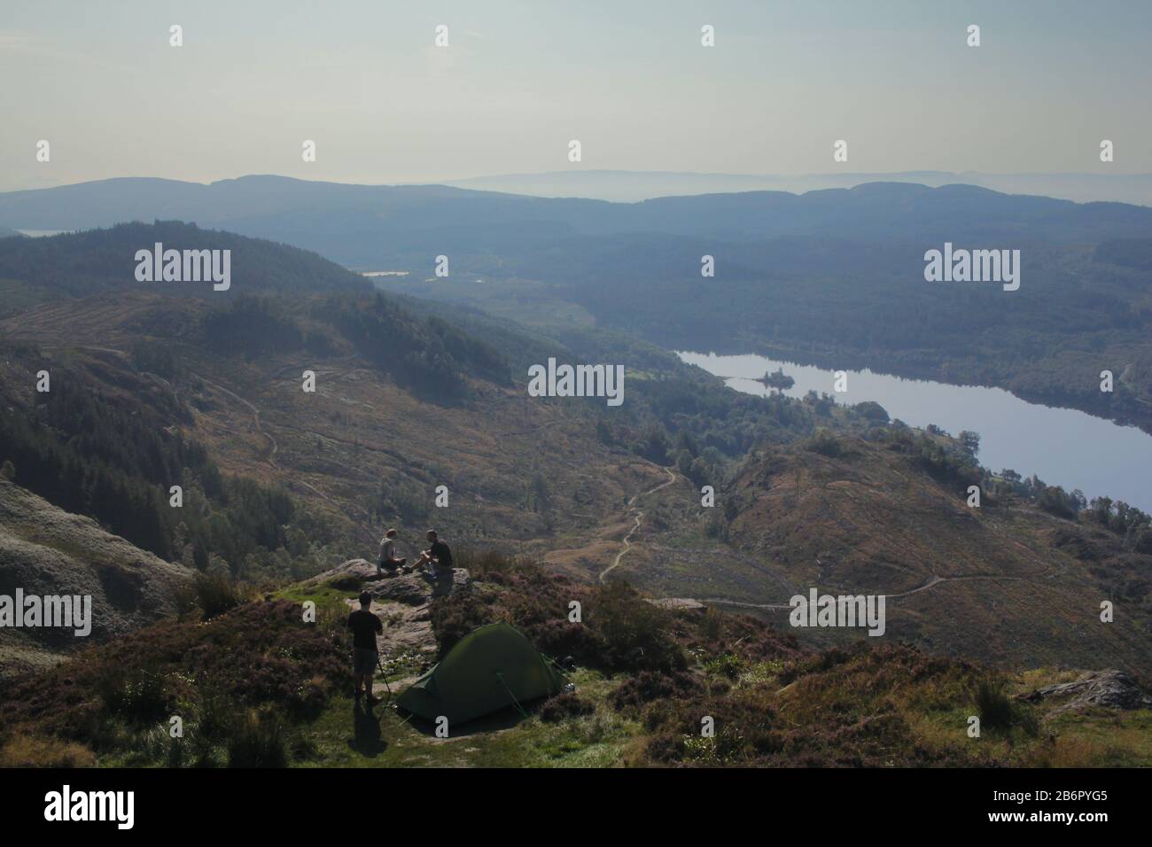 Camping sur une montagne écossaise Banque D'Images