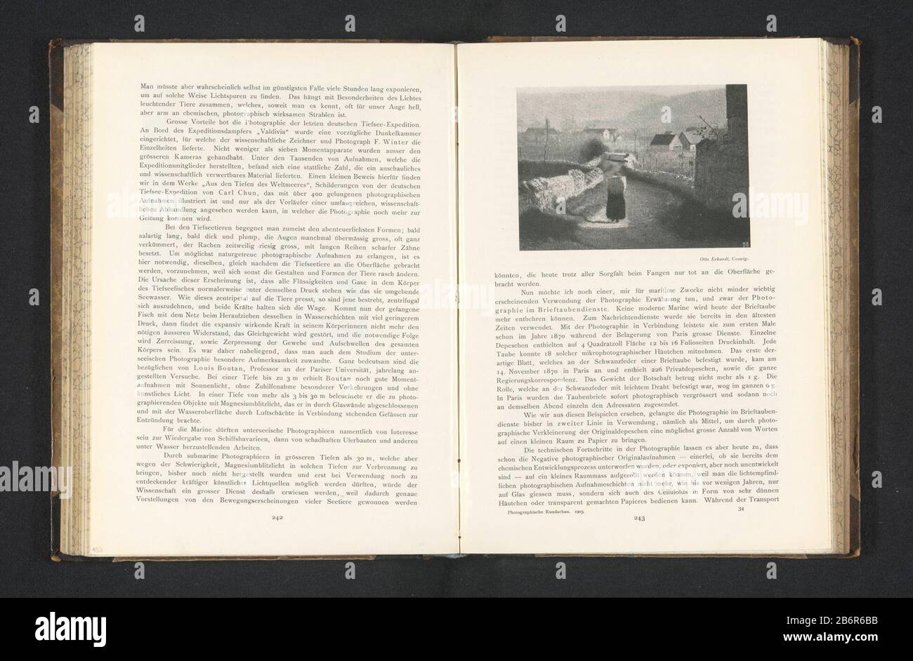 Gezicht op een persoon op een weg, met op de achtergrond huizen vue d'une personne sur une route, avec des maisons en arrière-plan type d'objet: Photomécanique imprimer page Numéro d'article: RP-F 2001-7-968-6-154 Fabricant : Photographe: Otto Erhardt (bâtiment classé) clichémaker : Riffarth & Co Meisenbach (fabrication possible) Lieu de fabrication: Berlin Date: Vers 1898 - ou pour 1903 matériel: Technique du papier: Autotypique Dimensions: Imprimer: H 84 mm × W 119 mmToelichtingPrent page 243. Sujet route de maison, chemin Banque D'Images