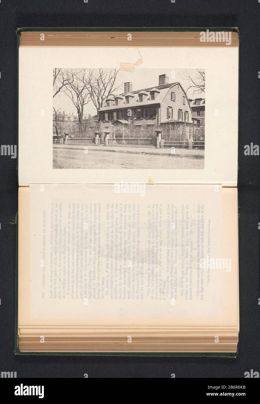 Gezicht op een présidentieel huis te Cambridge vue d'un logement présidentiel à Cambridge Type d'objet: Impression photomécanique Numéro d'objet: RP-F-2001-7-979-7 Fabricant: Fabricant: Fabrication anonyme de localisation: Cambridge Dating: CA. 1869 - en avant ou en avant 1874 matériau : technologie du papier : mesures de la pression lumineuse : imprimé : H 93 mm × W 140 mmFront de ToeliechtPrent page 206. Objet: Façade (ou maison ou bâtiment) villa où: Cambridge Banque D'Images