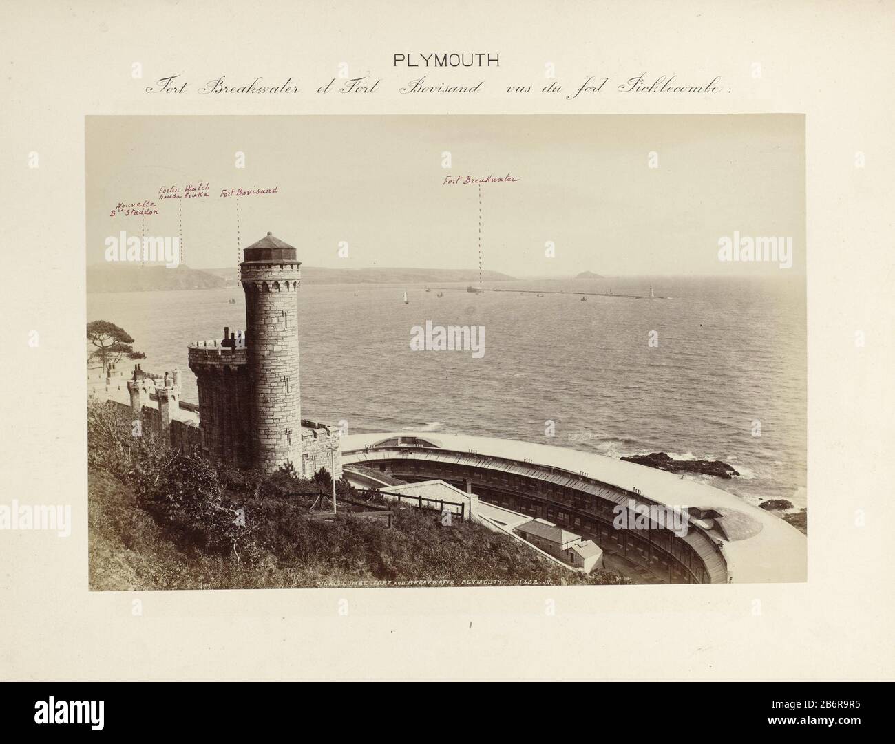 Photos d'un album avec 35 photos topographiques des villes côtières britanniques, où: Dans les défenses militaires de plume sont indiquées par un militair français. Fabricant : Photographe: James Valentin Lieu de fabrication: Grande-Bretagne Date: 1891 Caractéristiques physiques: Albumen matière d'impression: Papier photo papier carton technique: Albumen dimensions d'impression: Photo: H 191 mm × W 293 mm Banque D'Images