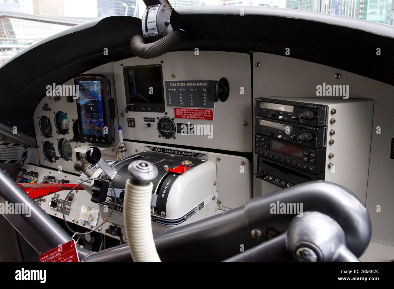 Poste de pilotage/pont de vol d'un hydravion à turbine à air de Harbour DHC-3 de Havilland à bord d'un seul Otter à Coal Harbour, Vancouver (Colombie-Britannique), Canada Banque D'Images