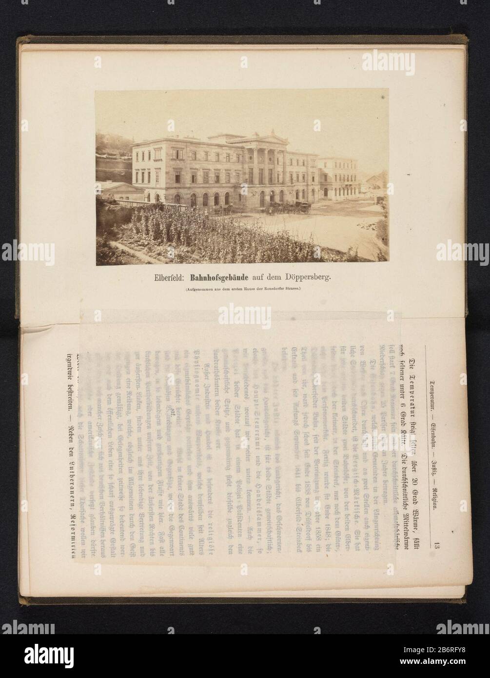 Vue de la gare ElberfeldElberfeld: Bahnhofsgebäude auf dem Döppersberg (titre objet) Type de bien: Page photo Numéro d'article: RP-F 2001-7-811-2 Inscriptions / marques: Inscription, recto, imprimé ' (Aufgenommen aus dem ersten Hause der Ronsdorfer Strasse.) Fabrication: 1863 ou fabrication anonyme: 1853 lieu de rencontre: Technique du papier: Albumen dimensions de l'impression: Photo: H 87 mm × W 147 mmrecto de ToelichtingFoto 13. Objet: Gare; abri (chemin de fer, tramway) Où: Elberfeld Banque D'Images