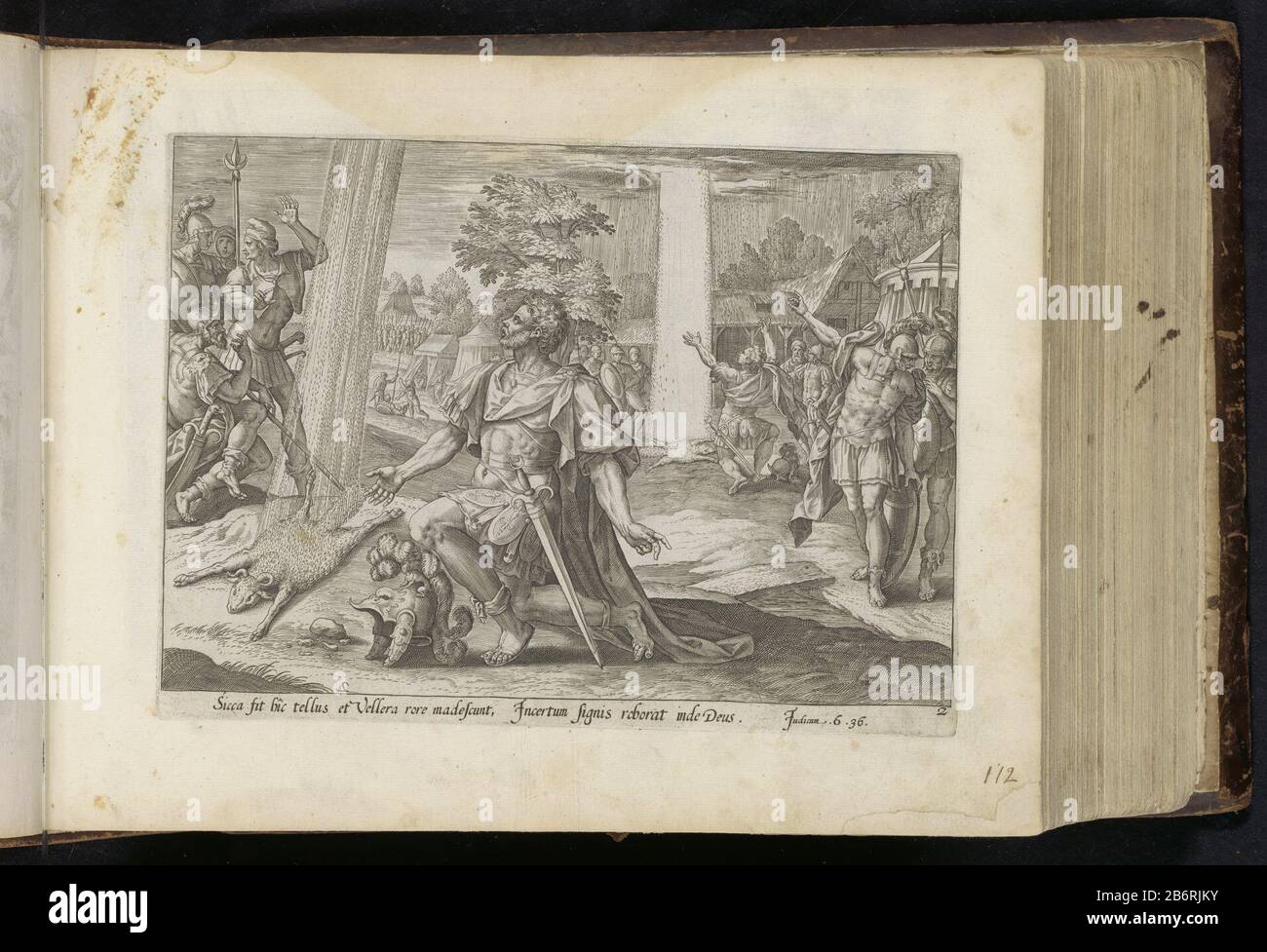 Gideon en de schapenvacht de Historie van Gideon (serietitel) Geschiedenis van Gideon (serietitel) Den Grooten Figer-Bibel (serietitel) Gideon s'agenouille en peau de mouton. La rosée ne tombe que sur la peau de mouton. Arrière-plan droit Gideon s'agenouille pour la deuxième fois avec la peau de mouton. Cette fois est la rosée seulement autour de la peau de mouton et non sur la peau de mouton. Les hommes de Gideon semblent étonnés. Parmi les performances, une référence en latin à la Bible en Ri. 6:36. Cette impression fait partie d'un album. Fabricant : Print Maker: Anonyme au dessin de: Maerten la Vosuitgever: Claes Jansz. Visscher (Ii) Éditeur : Jan Philips Banque D'Images