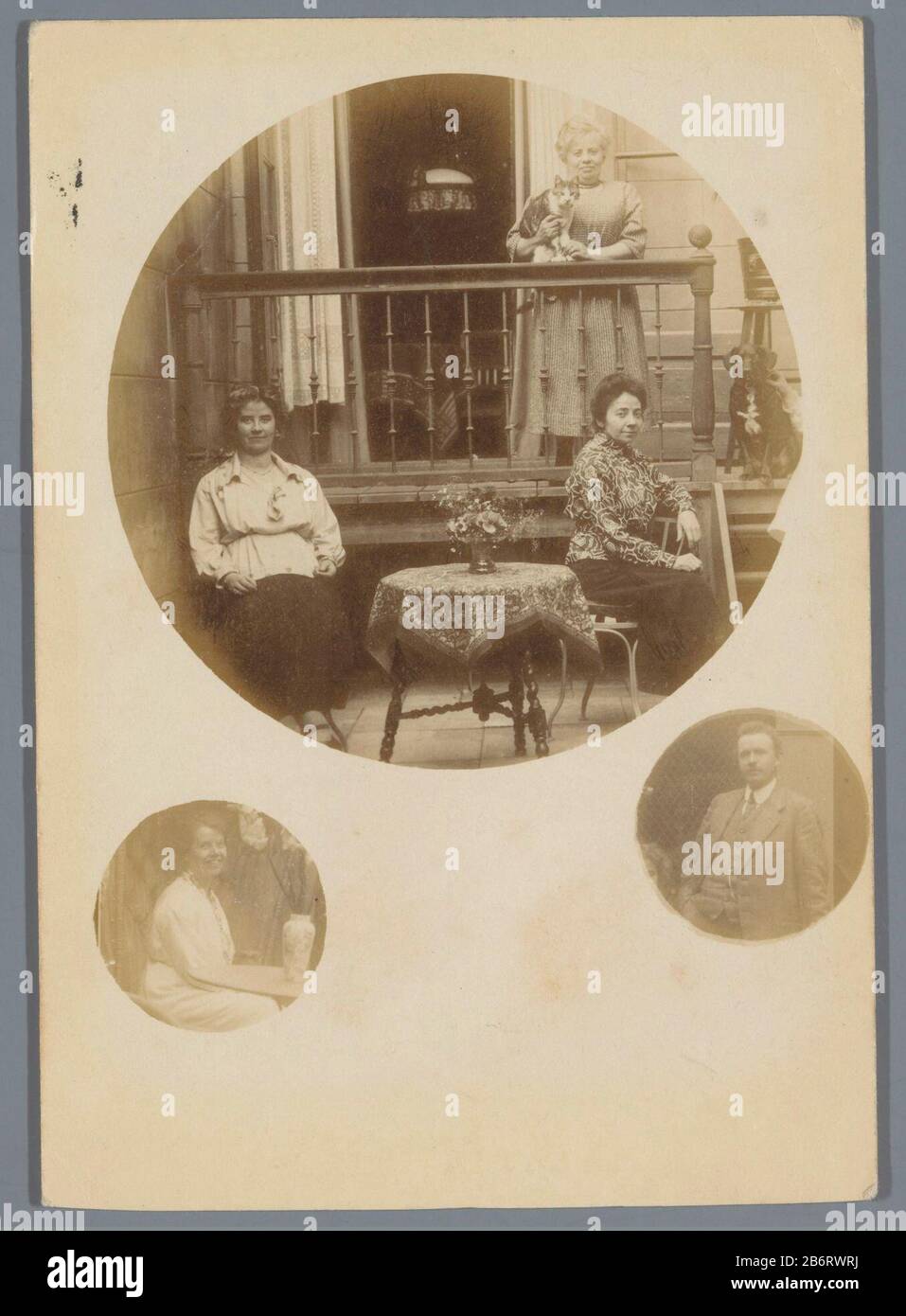 Groepsportret van een onbekend gezelschap op een Veranda Group portrait d'une partie inconnue sur une véranda type d'objet: Carte postale Numéro d'article: RP-F F15669 Fabricant : Photographe: Anonyme datant: En ou 1931 matériel: Papier technique: Gélatine argent dimensions: Photo: H 87 × W 125 mm Objet: Dépeigné des personnes historiques anonymes dans un groupe, dans un groupe-portrait Banque D'Images