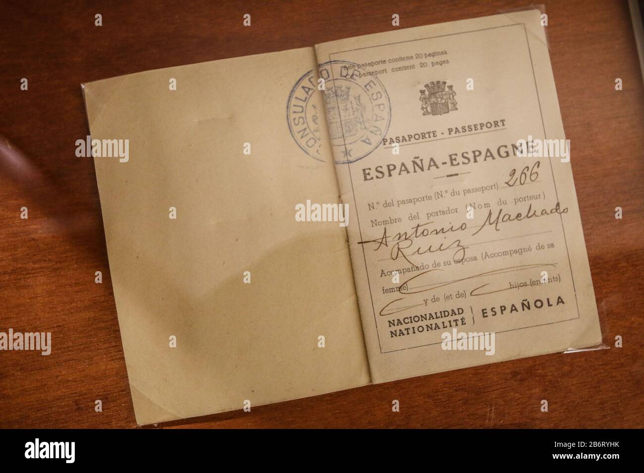 11 mars 2020: 11 mars 2020 (Malaga) la Fondation Unicaja apporte à Malaga, du 12 mars au 30 juin 2020, l'exposition des frères Antonio et Manuel Machado aujourd'hui, Qui réunit plus de 5 500 documents familiaux, quelques documents non publiés, en plus des manuscrits, dessins, gravures, photographies, lettres ou le personnel d'Antonio.Fondo de la colecciÃ³n FundaciÃ³n Unicaja', où il a été accompagné par Carlos de Lecea Machado et Mercedes de Lecea Machado, héritiers de la famille; Et Antonio Rodríguez AlmodÃ³var et Javier la Beira, conservateurs de l'exposition. (Cre Banque D'Images