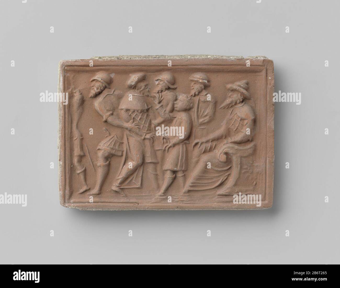 Haardsteen met voorstelling van Daniël, die de beide ouderlingen de geschiedenis van Suzanna afzonderlijk aan een verhoor onderwerpt Fabricant : vervaardiger: AnoniemPlaats fabrication: Nederland: Dating CA. 1875 - env. 1900 kenmerken physique: Aardewerk matériel: Aardewerk Techniek: Bakken / stempelen Dimensions: H 10 cm. × b 14,5 cm. × d 1,2 cm. Banque D'Images