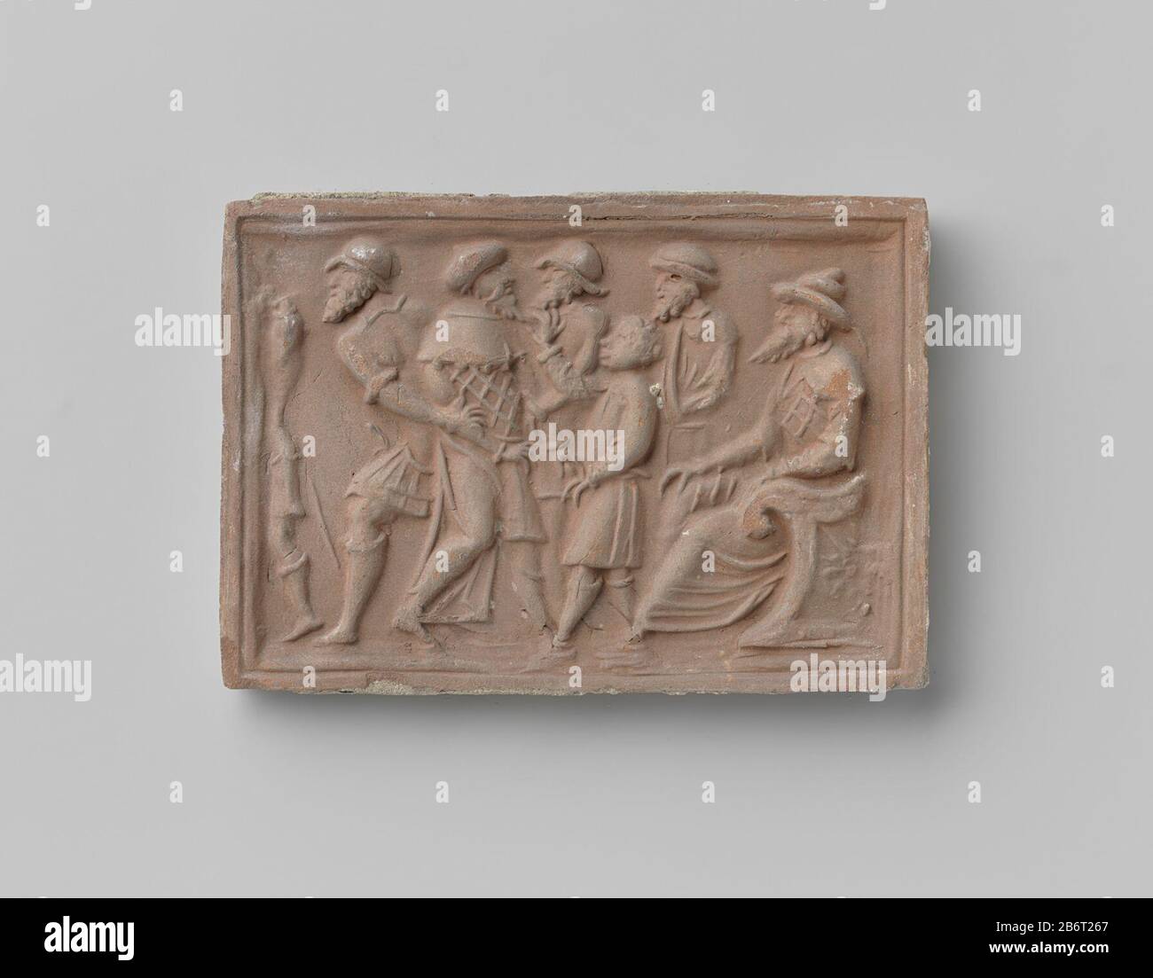 Haardsteen met voorstelling van Daniël, die de beide ouderlingen de geschiedenis van Suzanna afzonderlijk aan een verhoor onderwerpt Fabricant : vervaardiger: AnoniemPlaats fabrication: Nederland: Dating CA. 1875 - env. 1900 kenmerken physique: Aardewerk matériel: Aardewerk Techniek: Bakken / stempelen Dimensions: H 10 cm. × b 14,5 cm. × d 1,2 cm. Banque D'Images