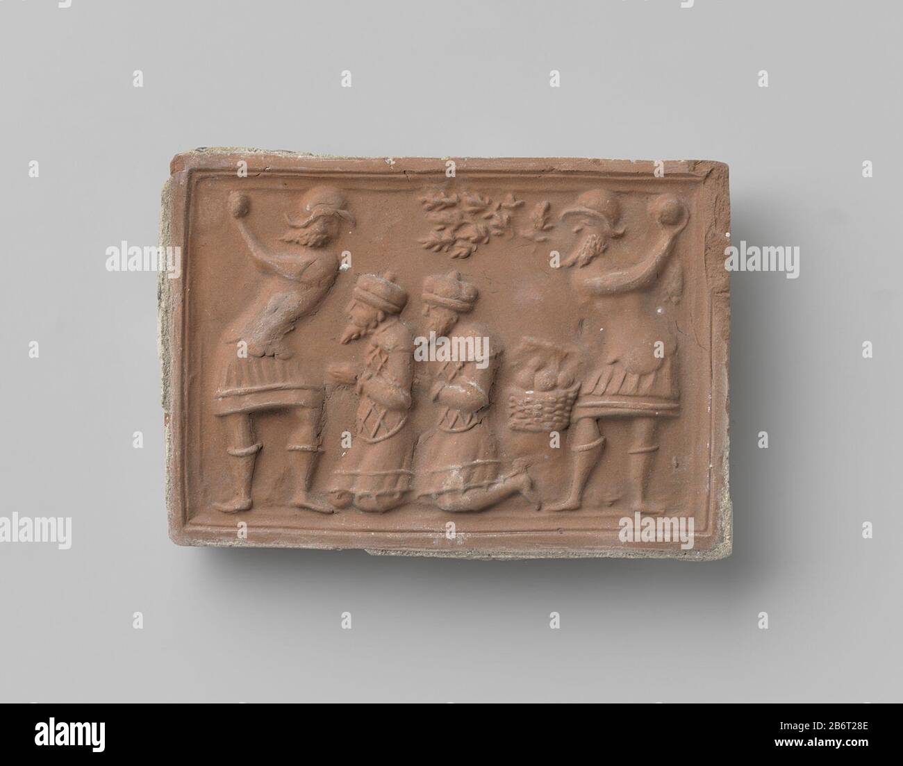 Haardsteen met voorstelling van de beide ouderlingen uit de geschiedenis van Suzanna, die porte twee soldaten worden gesenigd Haardsteen met voorstelling van de beide ouderlingen uit de geschiedenis van Suzanna, die porte twee soldaten worden gestenigd. Op de achtergrond een mand met stenen en en een boom. Fabricant : vervaardiger: AnoniemPlaats fabrication: Nederland Dating: CA. 1875 - env. 1900 kenmerken physique: Aardewerk matériel: Aardewerk Techniek: Bakken / stempelen Dimensions: H 10 cm. × b 14,5 cm. × d 1,2 cm. Banque D'Images