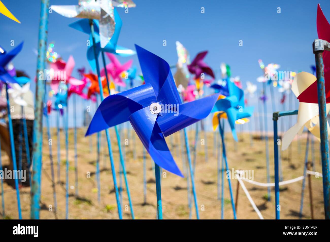 Gros plan sur les moulins à vent en papier colorés à Paju, DMZ Imjingak, Corée du Sud Banque D'Images