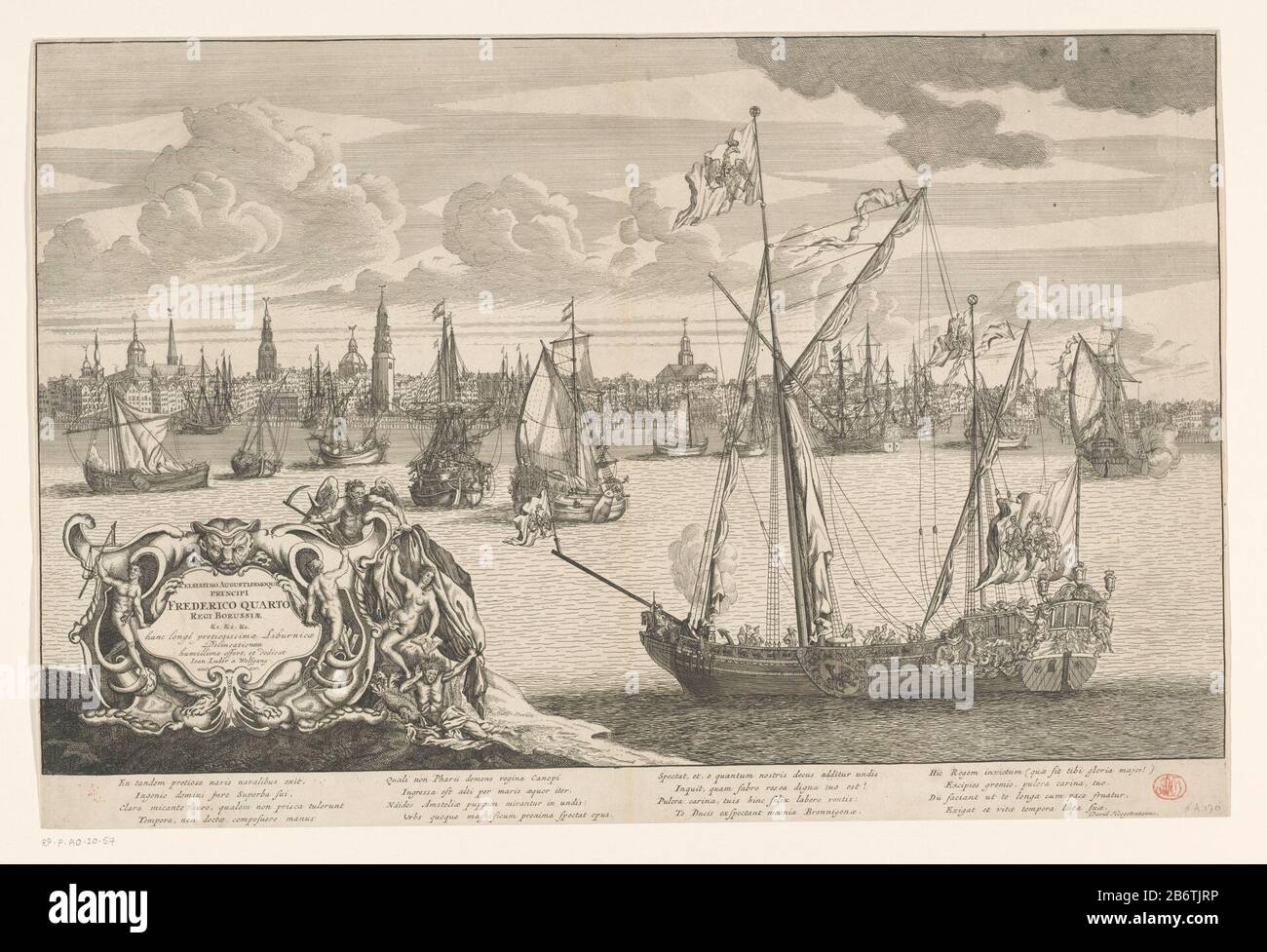 Het jacht geschonken porte de Staten-Generaal aan koning Frederik I van Pruisen, 1707 Face au yacht richement décoré donné par les Etats généraux du roi Frédéric I de Prusse, CA. 1707. Le yacht sur l'eau de l'IJ, Amsterdam en arrière-plan. Sur la gauche, le commandement dans une cartouche ornementale avec un fantasme être et des figures allégoriques. Dans la légende verset 16 lignes à Latijn. Fabricant : printmaker Joan Luder à Wolfgang (possible) printmaker: Design anonyme par Joan Luder à Wolfgang (propriété cotée) écrivain: David Fransz. Hoogstraten (inscrit sur l'objet) commandé par Joan Luder Banque D'Images