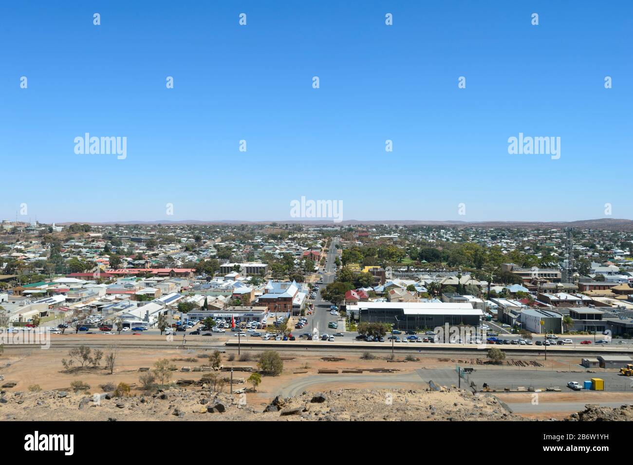 Vue sur Broken Hill ou Silvercity depuis le belvédère Line of Lode surplombant une mine en activité, Nouvelle-Galles du Sud, Nouvelle-Galles du Sud, Nouvelle-Galles du Sud, Australie Banque D'Images