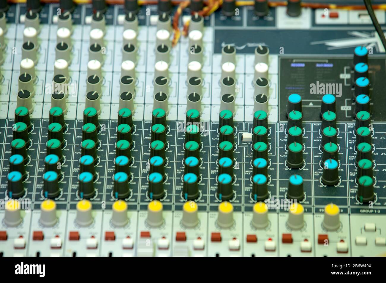 Amplificateur de clavier DJ pour l'utilisation du mixeur audio dans les  événements et le studio Photo Stock - Alamy