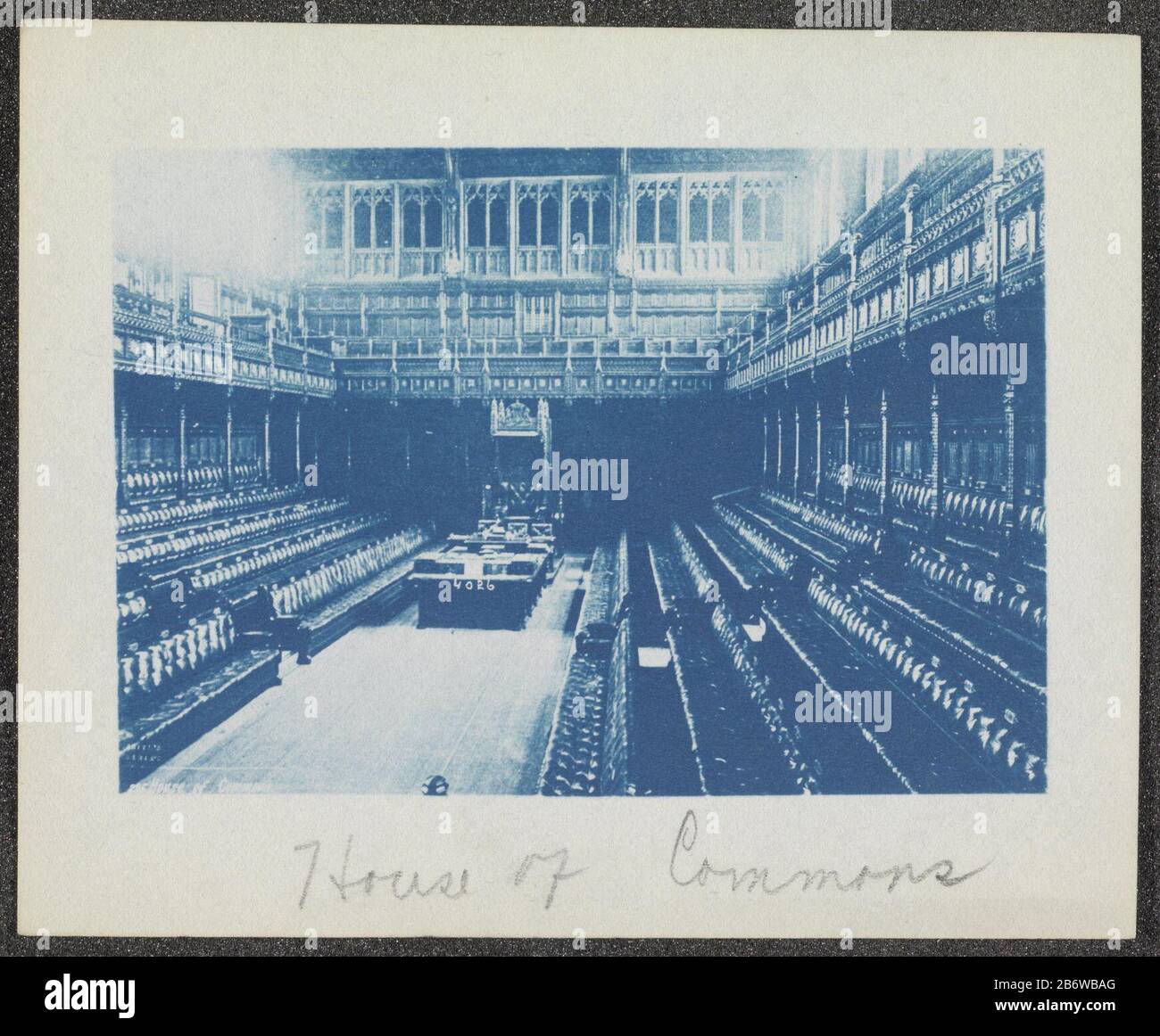 Intérieur Chambre des communes (Chambre basse, Parlement), Londres, Royaume-Uni Type de bien: Photophotocalque Numéro d'objet: RP-F 2007-251-8 Inscriptions / marques: Annotation, recto a été imprimé ensemble, '4026/285 HOUSE of COMMONS'opschrift, recto, écrit en crayon: 'House of Commonss' Fabricant: Photographe: Fabrication anonyme: Grande date: CA. 1900 - ca. 1925 Caractéristiques physiques: [?] cyanopie matériau: Papier technique: Blauwdrukprocedé / cyanopie Dimensions: H 74 mm × W 105 mmOnderwerp Banque D'Images