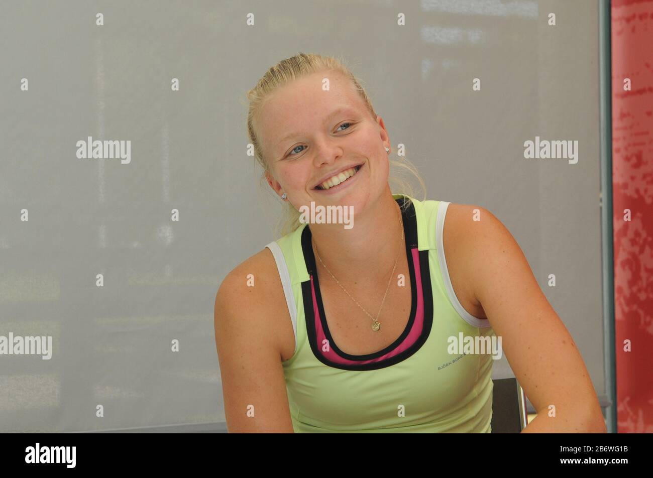 Joueur de tennis britannique, Harriet Dart à l'âge de 18 ans, pratique et fait face à la presse au National tennis Center, Roehampton Banque D'Images