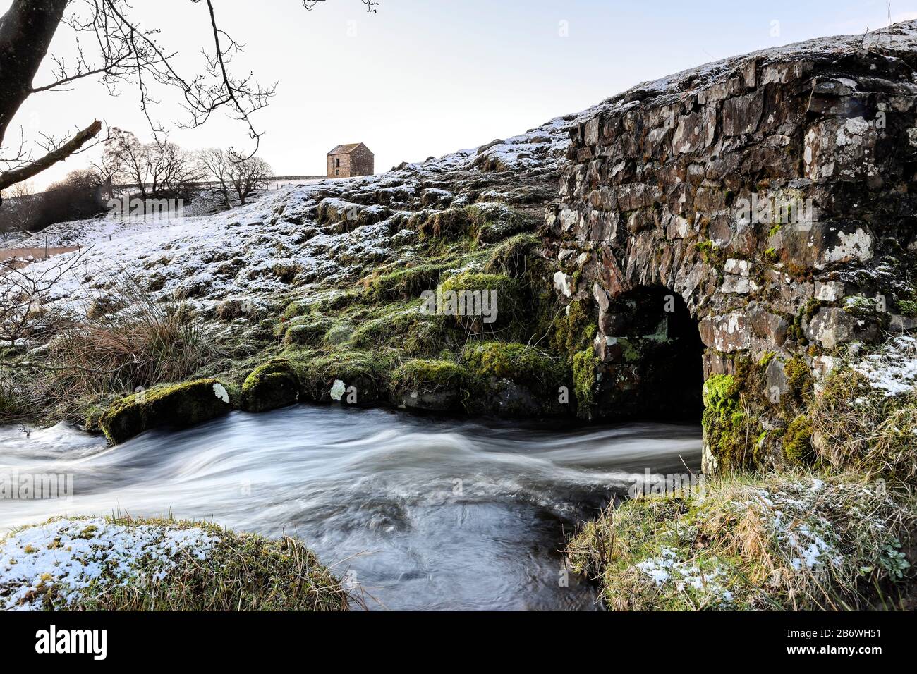 Teesdale, Comté De Durham, Royaume-Uni. 12 mars 2020. Météo britannique. Les averses de neige tôt le matin signifiaient que c'était un début froid et enneigé à Teesdale. Crédit: David Forster/Alay Live News Banque D'Images