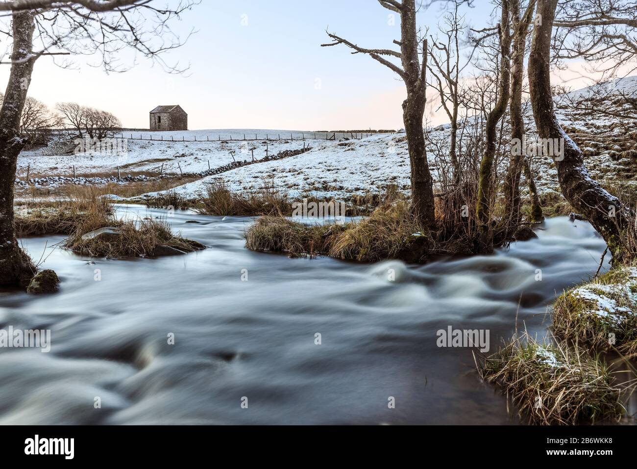 Teesdale, Comté De Durham, Royaume-Uni. 12 mars 2020. Météo britannique. Les averses de neige tôt le matin signifiaient que c'était un début froid et enneigé à Teesdale. Crédit: David Forster/Alay Live News Banque D'Images