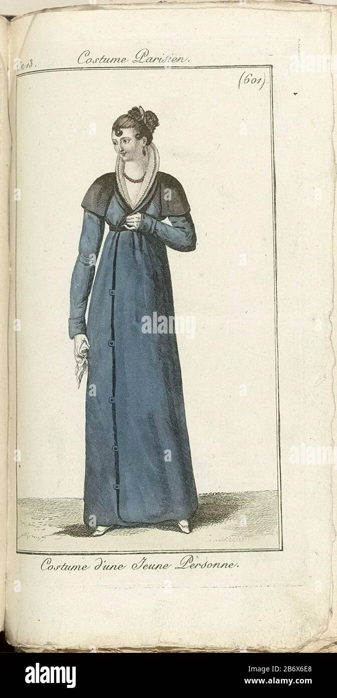 Journal des Dames et des modes, Costume Parisien, 1805, An 13 (601) Costume d'une Jeune Personne Jonge vrouw in een 'kostuum voor een jong persoon. ZE draagt een blauwe redingote met kleine zwarte pellerine Banque D'Images