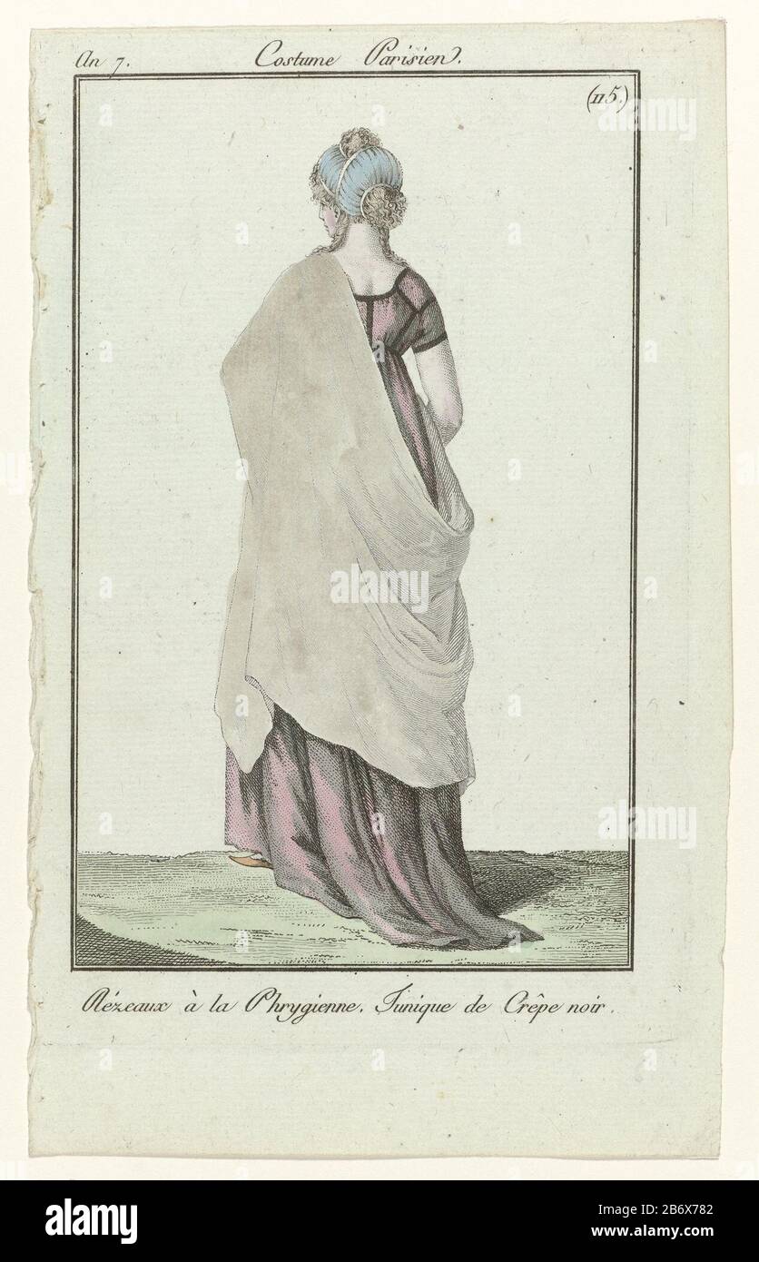 Cradle net ou rézeaux à la Phrygienne. Crêpe noire « unique ». Large châle drapé sur l'épaule gauche. Chaussures plates avec nez pointu. L'image fait partie du magazine de mode Journal des Dames et des modes, édité par Sellièque, Paris, 1797-1839. Fabricant : printmaker: Anonyme éditeur: Sellèqueuitgever: Pierre de la MésangèrePlaats fabrication: Paris Date: 1799 Caractéristiques physiques: Engraa, matière de couleur manuelle : papier technique: Engraa (procédé d'impression) / mesures de couleur à la main: Bord de la plaque: H 174 mm (bord de la plaque découpée à gauche) × W 112 mm Sujet: Plaques de mode-engrenage (+ femmes) Banque D'Images