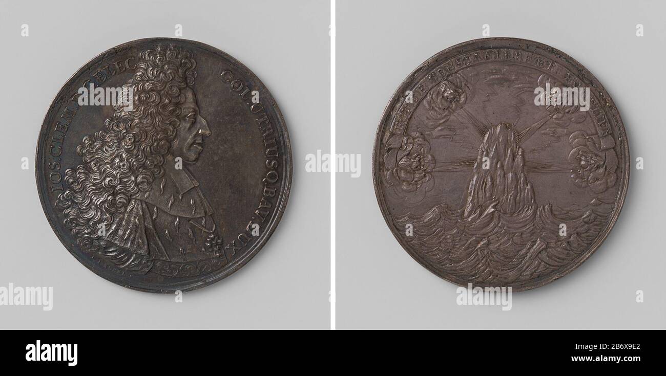 Jozef Klemens, aartsbisschop en keurvorst van Keulen gekozen tot bisschop van Luik Zilveren penning. Voorzijde: Borststuk man binnen omschrift. Keerzijde: Vier stormgoden blazen tegen rots die in woelige zee staat binnen omschrift Fabricant : David Joachim SchelPlaats fabrication: Engeland Dating: 1694 matériel: Zilver Techniek: Slaan Dimensions: D 6,3 cm. × g 88,66 gr Date : 1694-04-20 - 1694-04-20 Banque D'Images