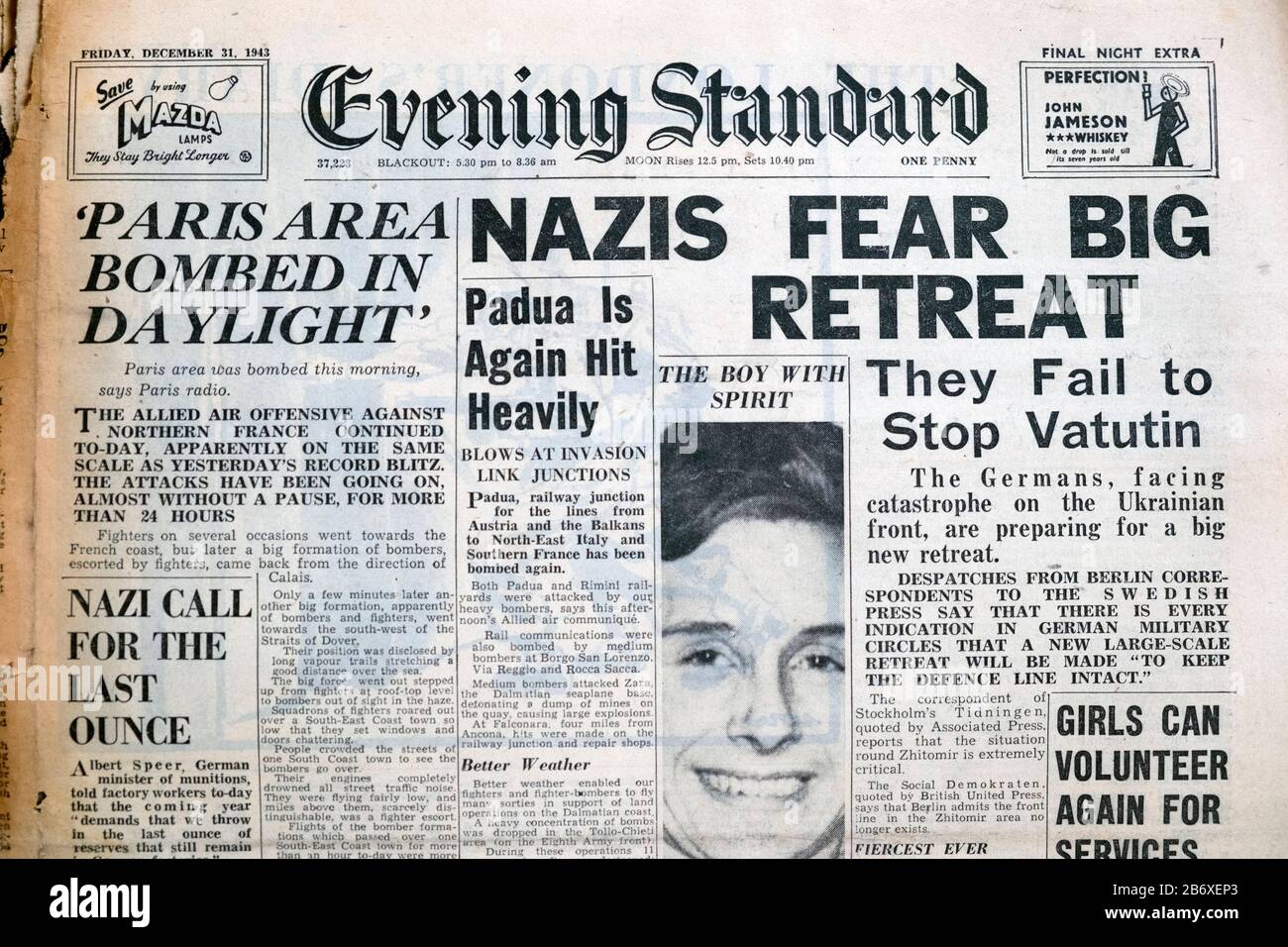 WWII World War 2 journal Headline 'Nazis Fear Big Retreat' sur la page d'accueil De Evening Standard 31 décembre 1943 à Londres Royaume-Uni Banque D'Images