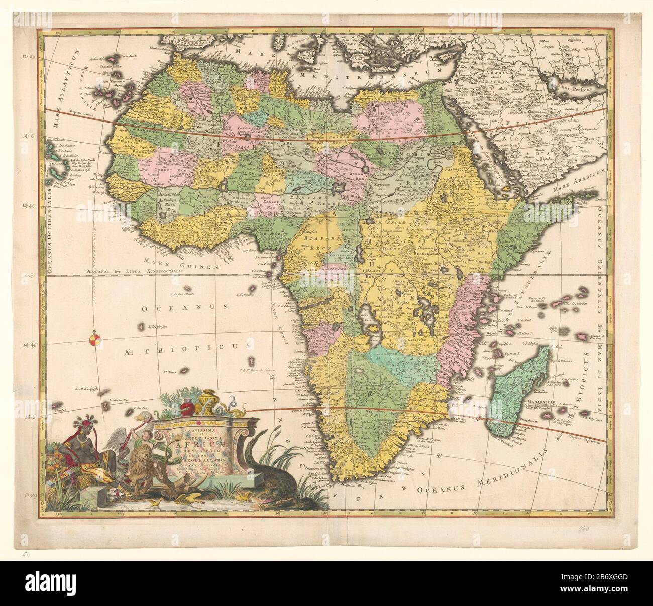 Kaart van Afrika Novissima et perfectissima Africae descriptio (objet titel op) carte de l'Afrique, à bords rouges et teintés. Boussole Rose gauche sous la cartouche avec titre et figures allégoriques, la personnification féminine de l'Afrique et des animaux africains et de la végétation. À gauche de la carte dans l'écriture parallèle genummerd supplémentaire. Fabricant : cartographe: Carel Allard (indiqué sur l'objet) machine à imprimer: Gilliam van der Gouwen (indiqué sur l'objet) pour dessiner de: PH. Thideman (bâtiment répertorié) Éditeur: Carel Allard (propriété répertoriée) fournisseur de privilèges: États de Hollande et Ouest F Banque D'Images