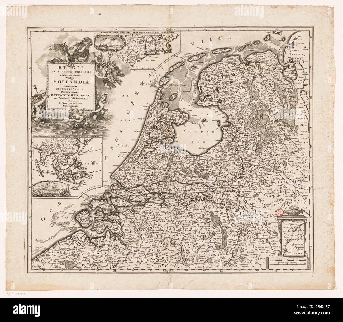 Kaart van de Republiek der Zeven Verenigde Nederlanden Belgii pars septentarionalis communi nomine vulgo Hollandia (objet op titel) Haut gauche cartouche avec titre, autour de lui sont représentés plusieurs figures, Où: Ci-dessous: Neptune, Fama, trois putti portant les bras de la République et deux mermaids. A partir du titre cartouche une carte encart des nouveaux Pays-Bas et une ville ovale de New Amsterdam, barre d'échelle correspondante: Milli Aria Germanica COMMUNIA. Sous le titre cartouche mise carte des Indes orientales et une ville ovale de Batavia. Carte de mise en bas à droite d'une partie du Limbourg actuel (partie qui alors Banque D'Images