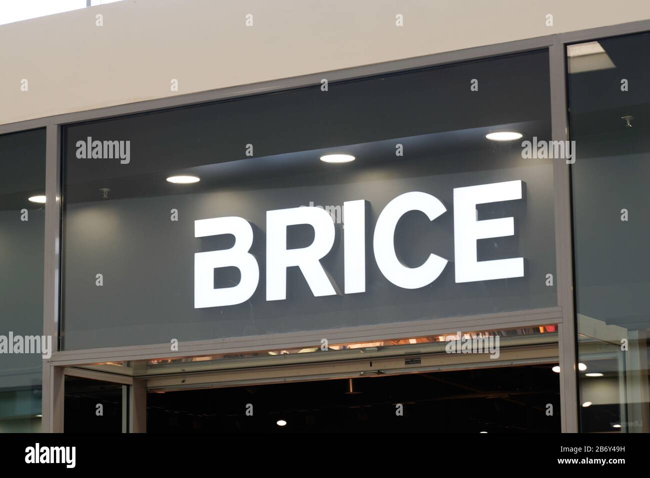 Bordeaux , Aquitaine / France - 02 20 2020 : marque du logo Brice pour la  marque du magasin de vêtements français Photo Stock - Alamy