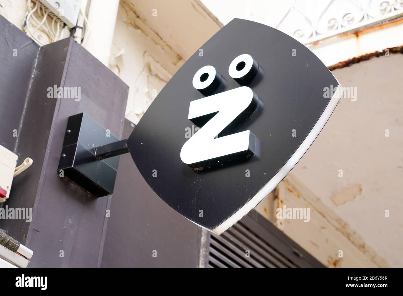 Bordeaux , Aquitaine / France - 10 17 2019 : logo officiel boutique de  vêtements pour enfants de 0 à 14 ans marque Z Photo Stock - Alamy