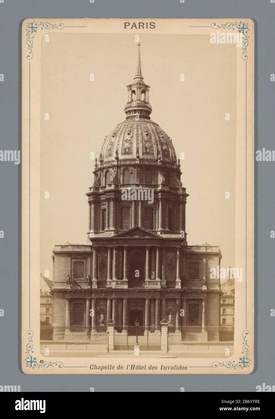 Chapelle de l'Hôtel des Disabled Schapelle de l'Hôtel des Invalides (objet titre) Paris (objet titre de la série) Type de bien: Photo Cabinet photo Numéro de l'article: RP-F F19724 Inscriptions / marques: Nombre, recto, imprimé: '42'winkeliersmerk, verso, estampillé' COTISATIONS DE PARIS / F. HELAINE / 206, rue de Rivoli / Monographoscopes fabricant : Photographe: Étienne Neurdein (possible) Lieu de fabrication: Paris Date: 1870 - 1900 matériau: Papier carton technique: Albumen formats d'impression: Milieu secondaire: H 164 mm × W 107 mm Objet: Façade (ou maison ou bâtiment) parties de l'extérieur de l'église et annexes Banque D'Images