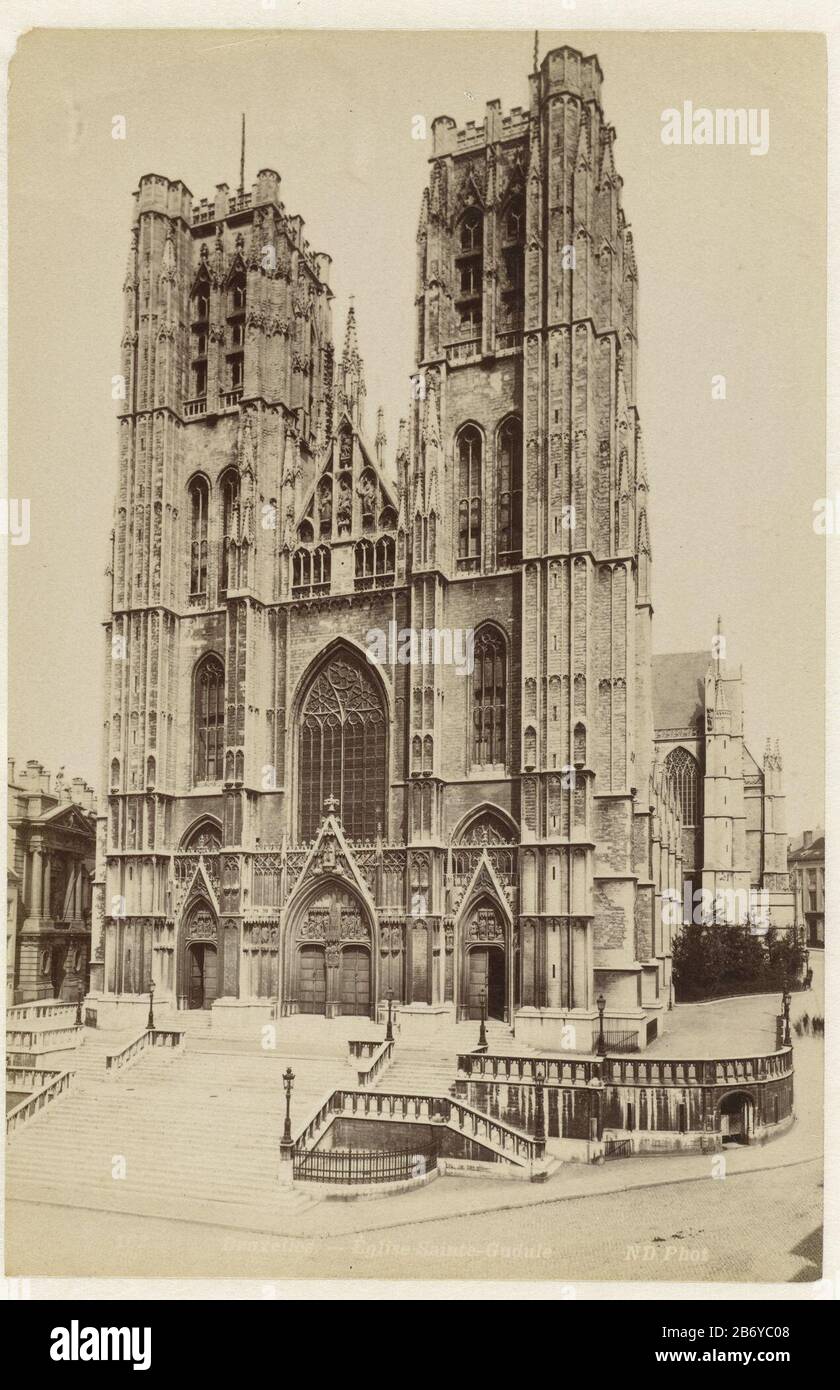 Kathedraal van Sint-Michiel en Sint-Goedele Bruxelles-Église Sainte Gudule (objet titel op) Cathédrale Saint Michael et Saint Gudula Bruxelles-Église Sainte Gudule (objet titre) Type de bien: Photographies Numéro d'article: RP-F F16303 Inscriptions / marques: Annotation, recto, imprimé: 'Bruxelles-Eglot Gudise', photographe imprimé: Étienne Neurdein (propriété cotée) Lieu de fabrication: France Date: 1860 - 1920 Caractéristiques physiques: Albumen matière d'impression: Papier technique: Albumen dimensions d'impression: Photo: H 185 mm × W 118 mmOnderwerp Banque D'Images