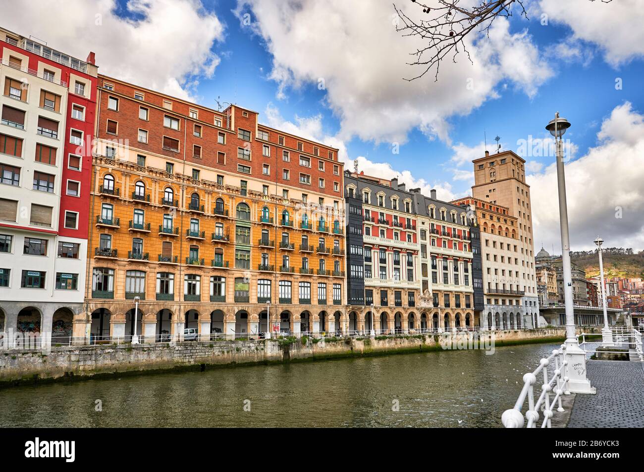Nervion River, Bilbao, Gascogne, Pays Basque, Euskadi, Euskal Herria, Espagne, Europe Banque D'Images