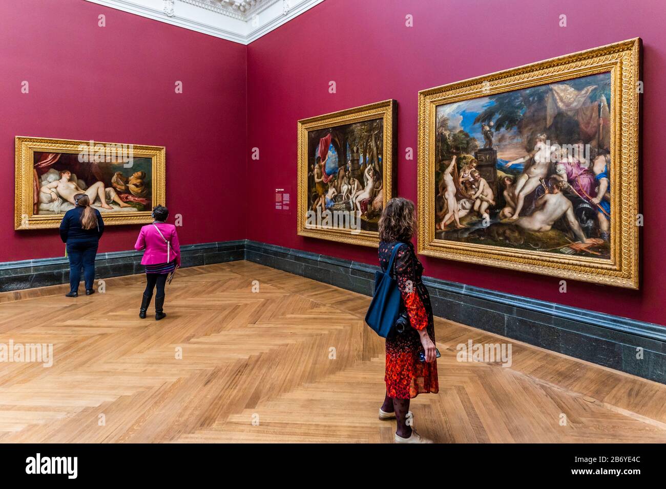 Londres, Royaume-Uni. 12 mars 2020. Danae avec Diana et Actaeon et avec Diana et Callisto - Titien: Amour, Désir, mort - une nouvelle exposition à la galerie nationale teh qui réunit les six peintures de la série commandée par le Prince Philippe d'Espagne, le futur roi Philippe II, en 1551. Ils sont rassemblés de Boston, Madrid et Londres pour la première fois depuis plus de quatre siècles. Crédit: Guy Bell/Alay Live News Banque D'Images