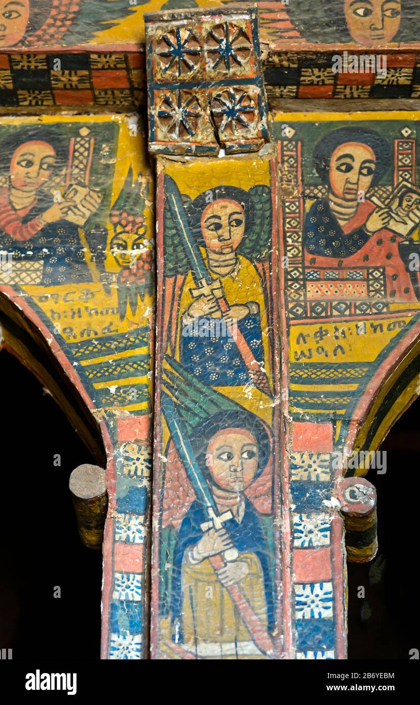 Apôtres Lucas et Marco et deux archangles tenant une épée, des peintures dans l'église Abreha wa Atsbaha, région de Gheralta, Tigray, Ethiopie Banque D'Images