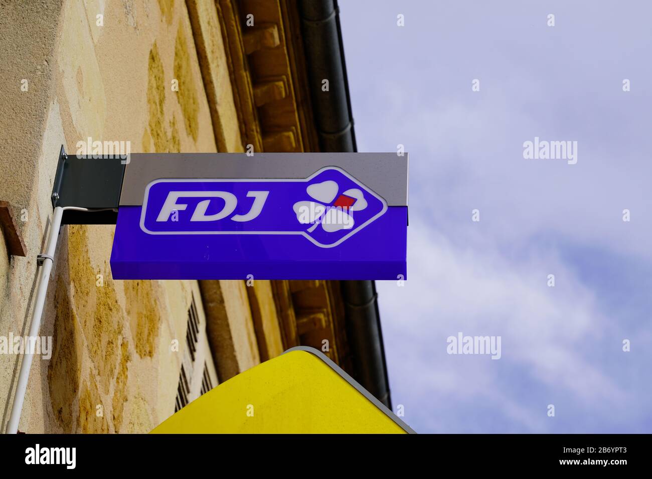 Bordeaux , Aquitaine / France - 10 23 2019 : la française des Jeux paris opérateur de loterie française signe boutique fdj logo Wall Street Banque D'Images