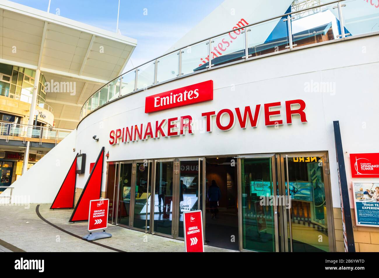 Base de la tour Emirates Spinnaker, une tour d'observation historique sur la côte au centre commercial Gunwharf Quays, Port de Portsmouth, Hants, Royaume-Uni Banque D'Images