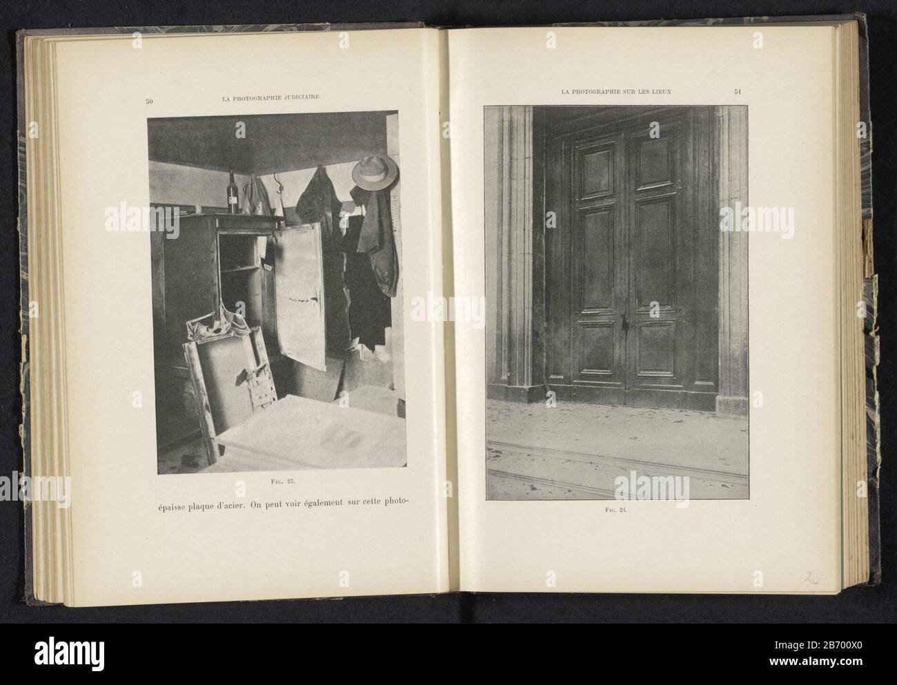 Kluis opgeblazen met dynamiet Safe gonflé avec du type d'objet de dynamite: Objet photo-mécanique numéro de page: RP-F-2001-7-117-19 Inscriptions / marques: Nombre, recto, imprimé: 'Fig. 23.' Fabricant : fabricant: Anonyme date: CA. 1893 - en 1903 ou en avant matériel: Technique du papier: Autotypique Dimensions: Photo: H 153 mm × W 108 mmToelichtPrent à la page 50. Objet : coffre-fort, strongboxprojectiles, explosifs, etc Banque D'Images