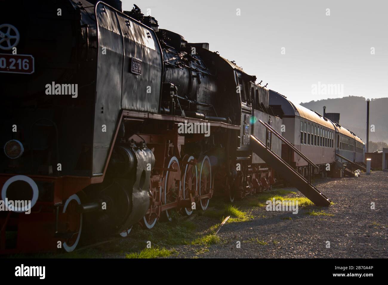 VISEUS DE SUS, ROUMANIE - 10 OCTOBRE 2014: Mocanita, une locomotive à vapeur alimentée par un feu de bois, a Viseu de Sus comme point de départ et fonctionne pour abo Banque D'Images