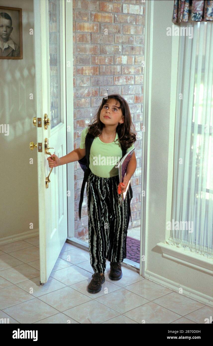 Austin Texas USA, 1997: Les enfants de Latchkey: Une fille anglo-panaméenne de 8 ans vient à la maison de l'école à la maison vide pendant que ses parents sont au travail. M. ©Bob Daemmrich Banque D'Images