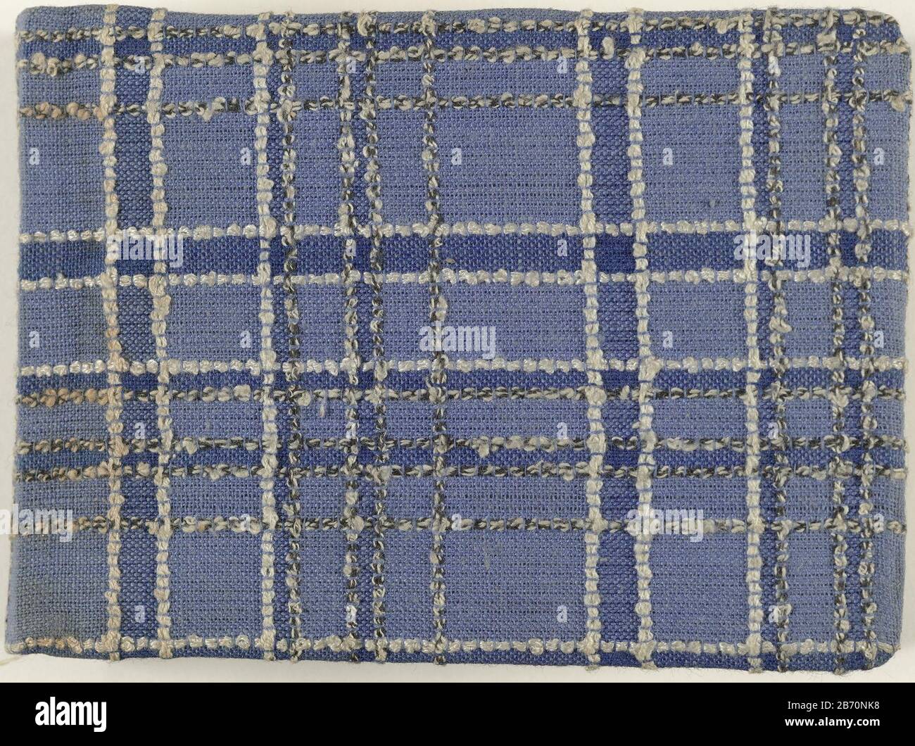 Kriegsmarine petite photo avec couverture en tissu à carreaux bleus. Intérieur du travail se compose de 24 feuilles de rectangle perforé Où: Être repoussé deux photos. Dans l'album comprend 15 photos séparées. Beaucoup de photos sur la vie à bord d'un navire de la Marine, un couple à Paris. Dans les années 1940-1943. Fabricant : Photographe: Fabrication anonyme: Pays-Bas (possible) En Date: 1940 - 1943 Caractéristiques physiques: Gélatine argent imprimé matériel: Papier textile technique: Gélatine argent imprimé Dimensions: H 86 mm × W 120 mm (fermé.) × W 240 mm ( . Open Beaten) × d 33 mm Objet: Second monde Quand: 1940 - Banque D'Images