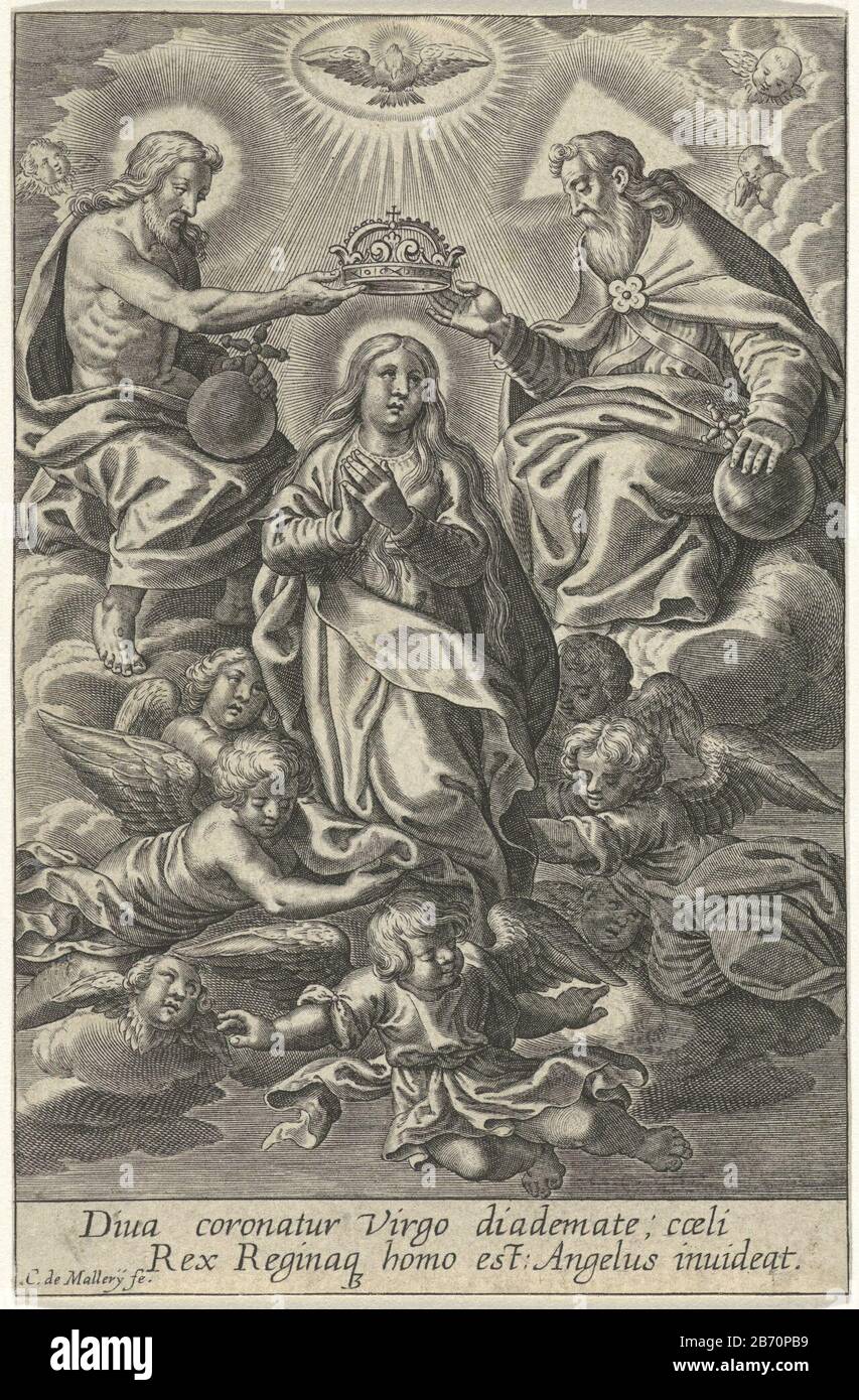 Kroning van Maria Marie est couronnée dans le ciel par Christ sur son côté gauche et Dieu père, à sa droite. En haut de la colombe, symbolisant le Saint-Esprit. Dieu le Père et le Christ tenant une orbe fixe, symbolisant le Sauveur du monde (Salvator Mundi). Marie est entourée et soutenue par des anges et des chérubins. Parmi les deux lignes de Latijn. Fabricant : printmaker: Karel van Mallery (propriété cotée) Lieu de fabrication: Anvers Date: 1581 - env. 1645 Caractéristiques physiques: Matériau de la voiture: Technique du papier: Engraa (procédé d'impression) Dimensions: Feuille: H 109 mm ( coupe) × W 71 mm Objet: Coron Banque D'Images