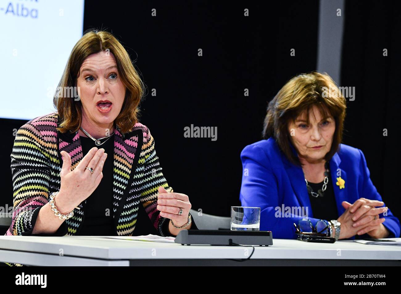 Le médecin hygiéniste en chef Dr Catherine Calderwood et le secrétaire à la Santé, Jeane Freeman, ont pris la parole lors d'une conférence de presse à Édimbourg après la dernière réunion de la COBRA pour discuter de la réponse du gouvernement à la crise du coronavirus. Banque D'Images