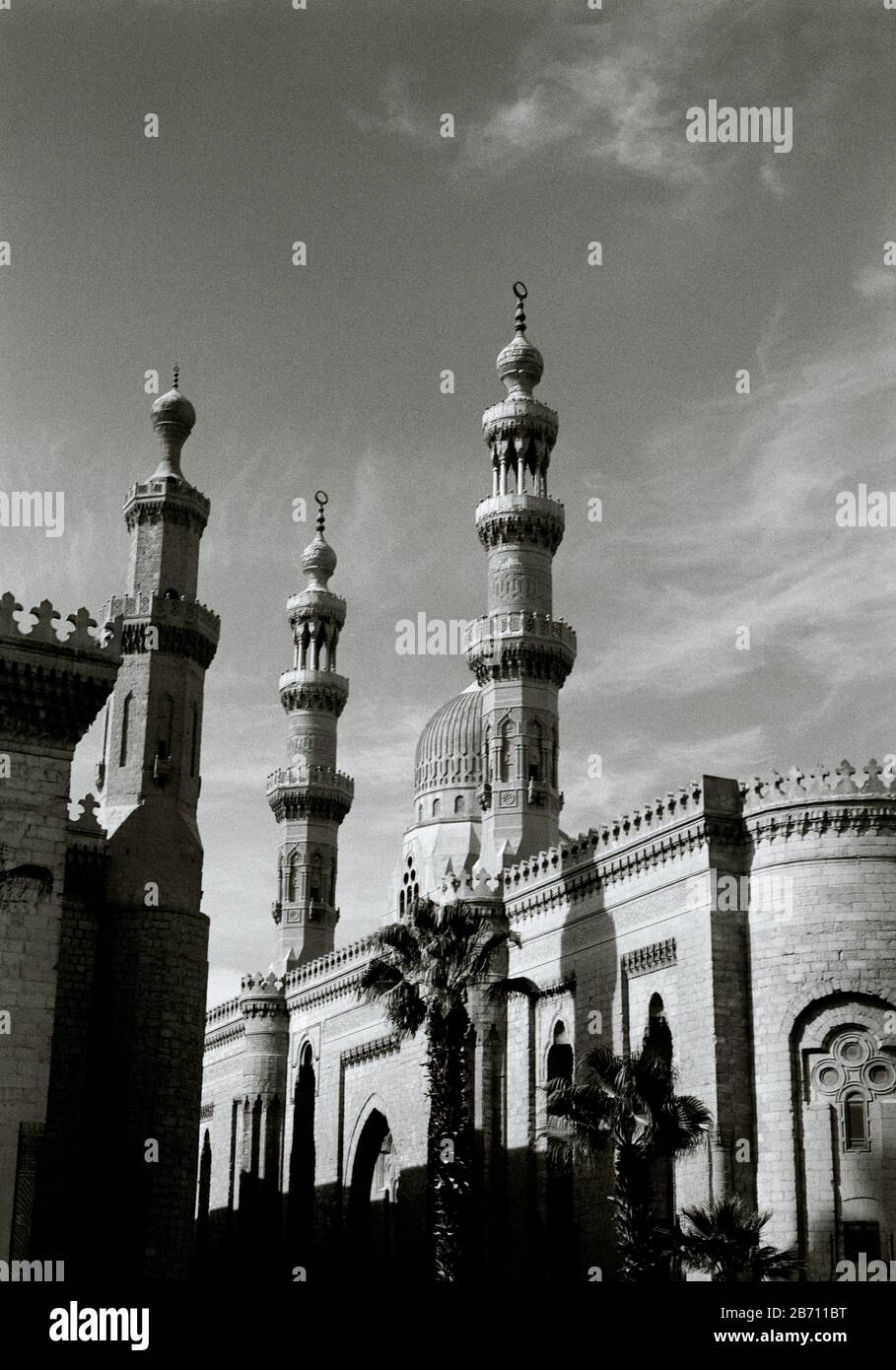 Photographie de voyage en noir et blanc - Mosquée et madrassa du Sultan Hassan et de la Mosquée Al Rifai au Caire islamique en Egypte en Afrique du Nord Moyen-Orient Banque D'Images