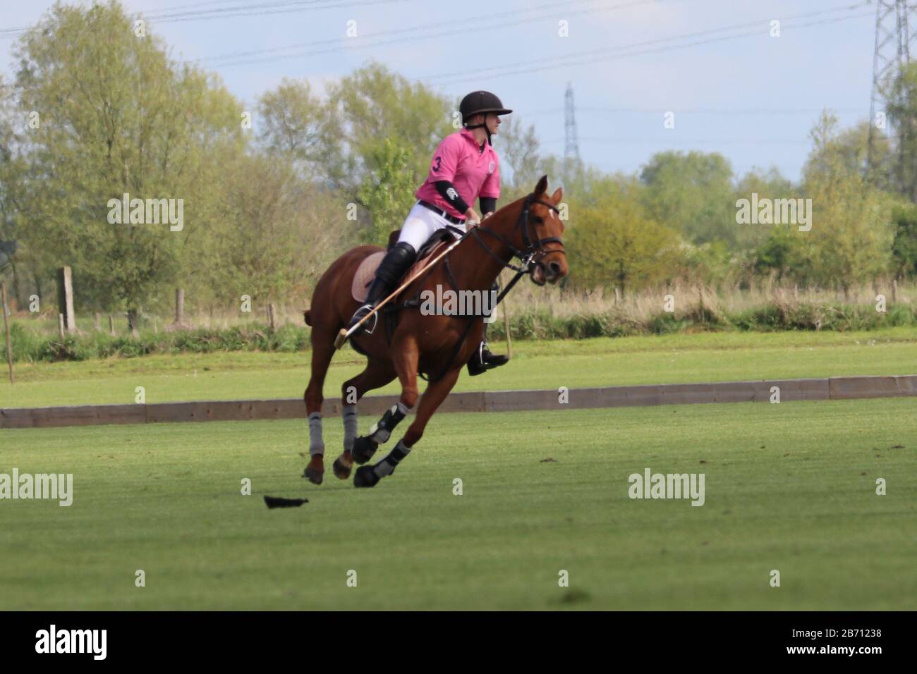 Polo Player sur le virage pendant la lecture Banque D'Images