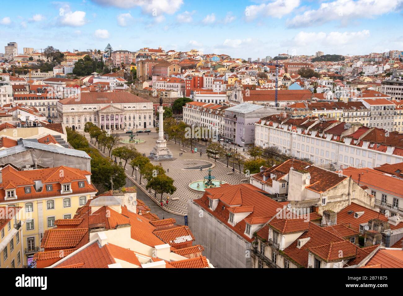 Lisbonne, Portugal - 2 mars 2020: Vue aérienne sur le toit de Lisbonne & Praca Dom Pedro IV Banque D'Images