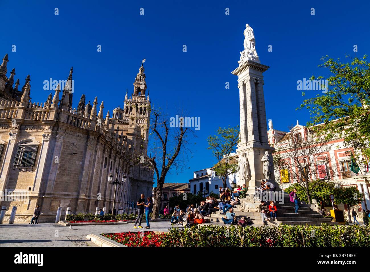 Cathédrale et monument de l'Immaculée conception sur la Plaza del Triunfo dans la vieille ville de Séville, Andalousie, Espagne Banque D'Images