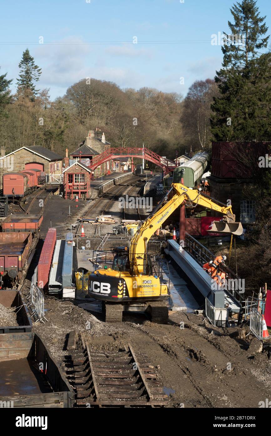 Installation d'un nouveau pont ferroviaire, par Cleveland Bridge, sur le North Yorkshire Moors Railway à Goathland, Yorkshire, Angleterre, Royaume-Uni Banque D'Images