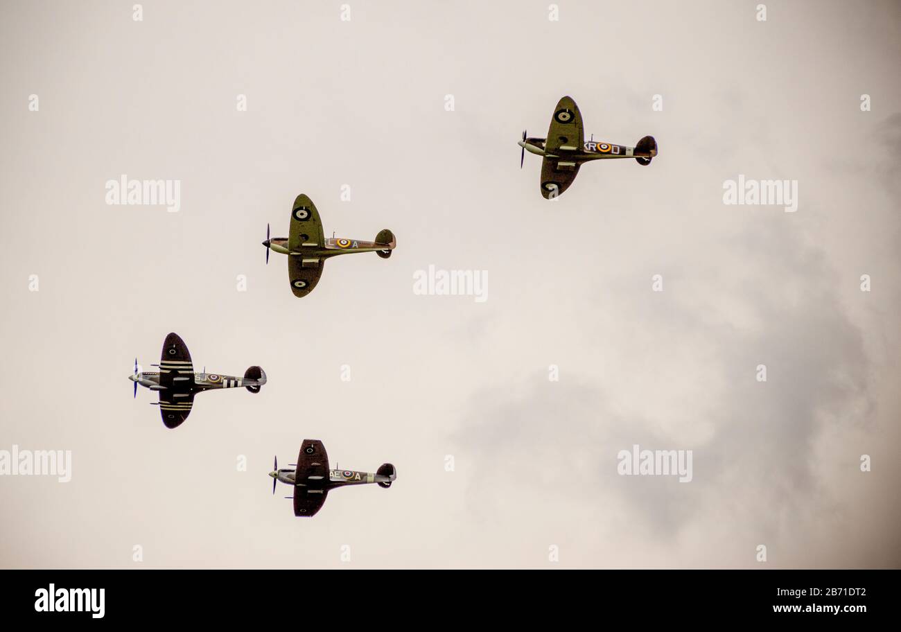Spitfires dans la formation Banque D'Images
