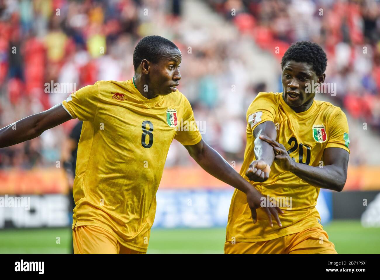 Tychy, POLOGNE - 7 JUIN 2019: Coupe du monde U-20 Pologne 2019 1/4 finales Match Italie contre Mali 4:2. Mohamed Camara (L) et Sekou Koita joie après avoir marqué l'objectif Banque D'Images