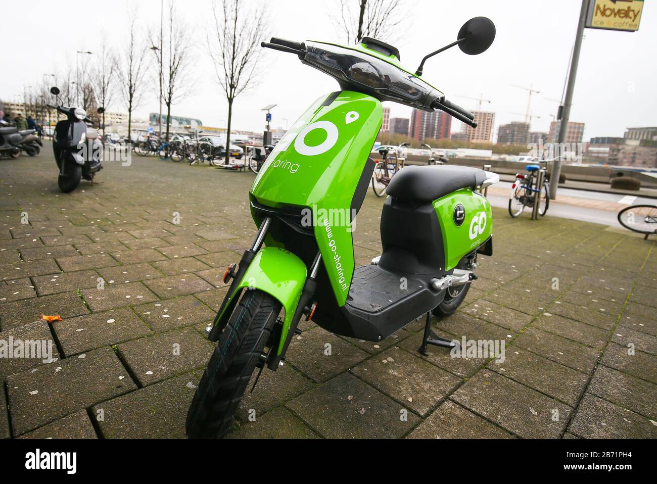 Pays-Bas. 06 mars 2020. Rotterdam - Leenscooter, Scooter, Go Sharing Credit: Pro Shots/Alay Live News Banque D'Images