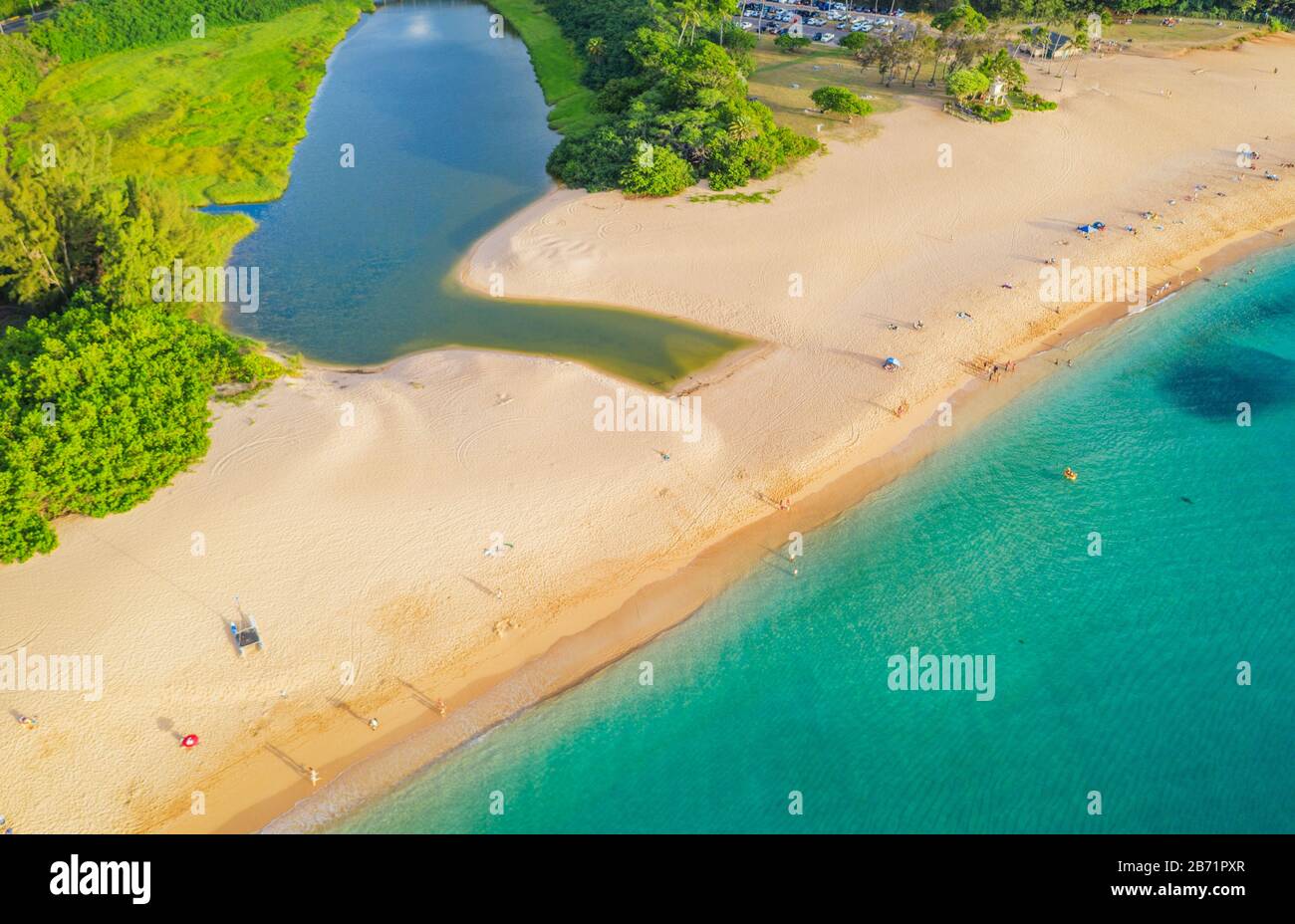États-Unis d'Amérique, Hawaï, île d'Oahu, rive nord, parc de plage de Waimea Bay, vue aérienne Banque D'Images